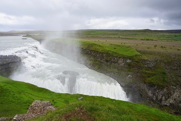 Wasserfall Gullfoss - Landschaft im Süd-Westen Islands / Golden Circle
