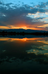 Fototapeta na wymiar Sunset over Coot Lake, Boulder, Colorado
