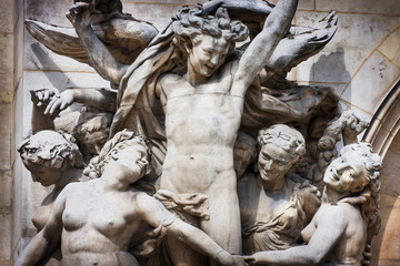 Fototapeta na wymiar Sculptures on the facade of the Grand Opera
