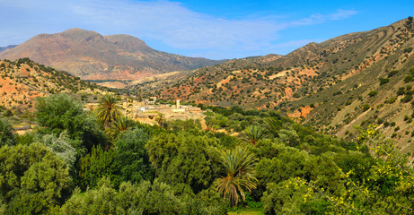 Fototapeta na wymiar adobe village in the mountains of the Atlas of Morocco