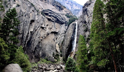  A Falls between rocks