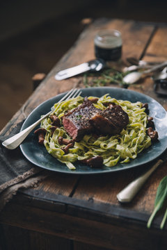 Steak with homemade pasta with wild garlic