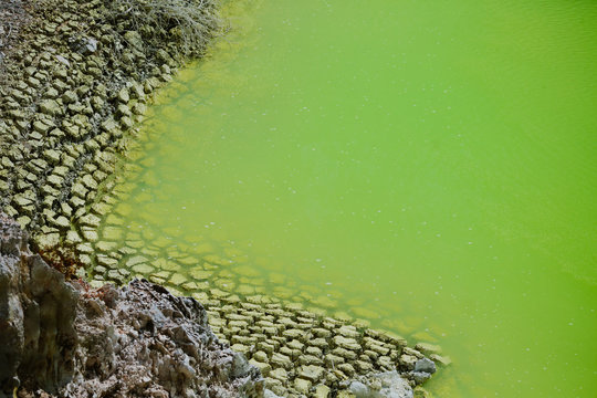 Devil's Bath - green geothermal pool