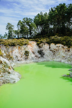 Devil's Bath - green geothermal pool