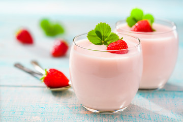 healthy breakfast of yogurt and strawberries