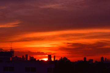 Fototapeta premium Silhouettes Sky on Sunset in the City.
