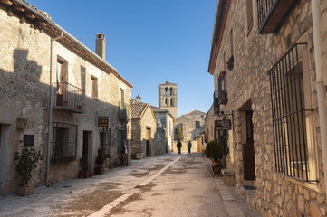 Fototapeta na wymiar Calle Real en la villa medieval de Pedraza , en la provincia de Segovia, en España