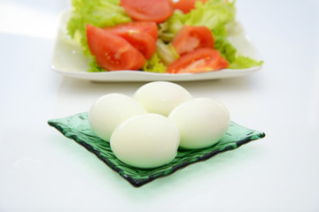 ゆで卵とサラダ