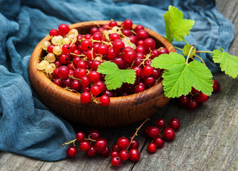 Bowl with red currant