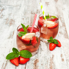 Lemonade with srtawberries