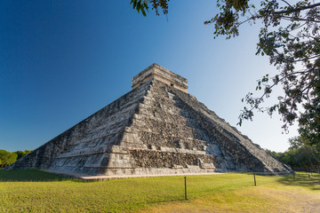 Fototapeta na wymiar El Castillo (Temple of Kukulkan), Chichen Itza, Yucatan, Mexico