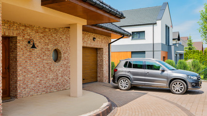Residential house with silver suv car parked on driveway in front - 172362696