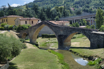 Fototapeta na wymiar Modigliana (Italy): medieval bridge