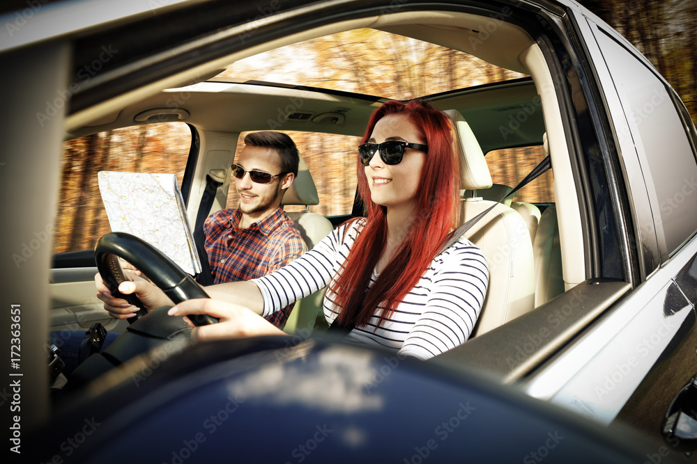 Wall mural autumn car and two lovers