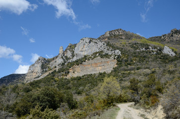 Fototapeta na wymiar Mountain surroundings of monasterio de Leyre