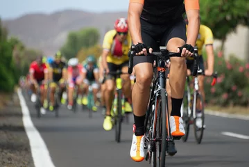 Foto auf Acrylglas Fahrräder Radsportwettbewerb, Radsportler, die ein Rennen mit hoher Geschwindigkeit fahren