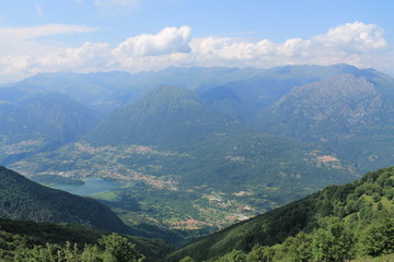 Fototapeta na wymiar Montagna Lago Paesaggio