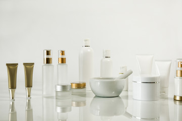 Sets of cosmetics bottle collection packaging.