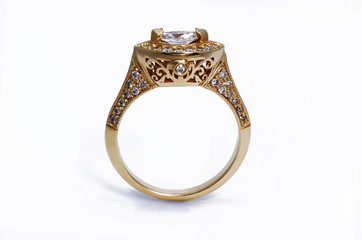 vintage ring with diamond in yellow gold