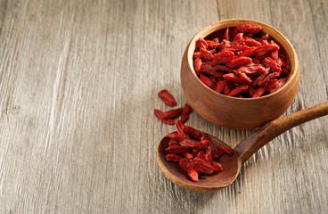 Obraz na płótnie Canvas Dried red goji berries in a wooden bowl