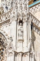Fototapeta na wymiar Matthiaskirche in Budapest auf dem Schlossberg im Burgviertel von Buda