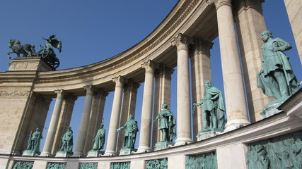 Hősök tere et monument du millénaire à Budapest