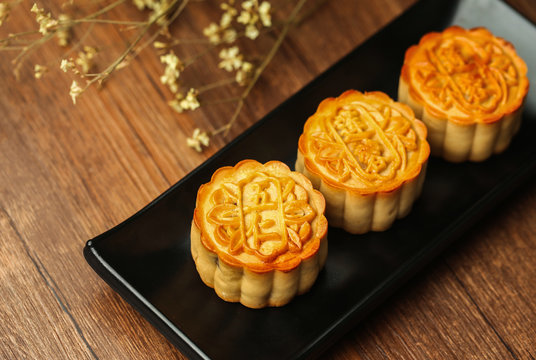 chinese mid autumn festival mooncake with egg yolk