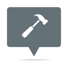 Graue Sprechblase mit Hammer