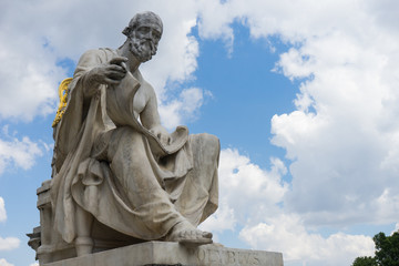 Fototapeta na wymiar Statue portrait of greek Polybious in front of the austrian parliament in Vienna