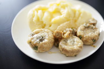 potatoes puree with mushrooms