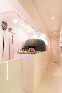 restaurant pizzeria italien four &agrave; pizza