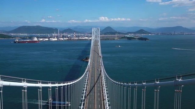 瀬戸大橋の上から見る瀬戸内海と香川県