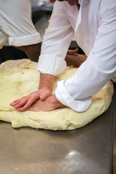 pr&eacute;paration p&acirc;te &agrave; pizza pizzeria cuisine italienne m&eacute;diterran&eacute;enne
