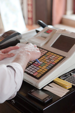 caisse enregistreuse caissi&egrave;re encaissement paiement