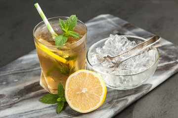 Fototapeta premium Ice tea with lemon and mint
