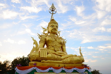 Grand big Buddha sculpture