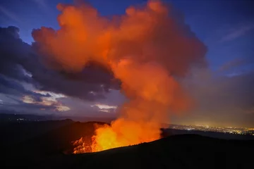 Crédence de cuisine en verre imprimé Volcan Lac de lave actif volcan heureux Nicaragua