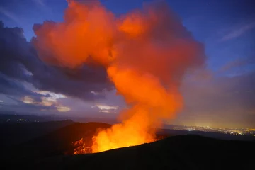 Photo sur Plexiglas Volcan Lac de lave actif volcan heureux Nicaragua