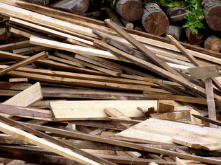 Planches et bois en vrac