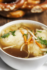 bayerische Grießknödel in der Suppe