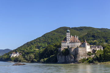 Fototapeta premium Zamek Schönbühel nad Dunajem w pobliżu Melk w Austrii