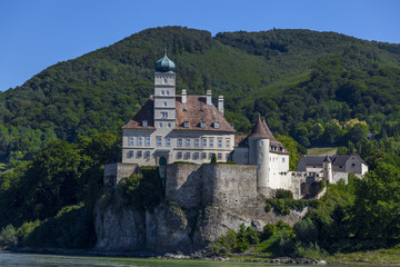 Fototapeta na wymiar Schloss Schönbühel an der Donau bei Melk, Österreich