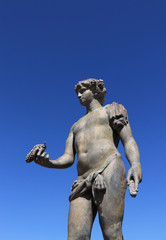 Fototapeta na wymiar Statue of a man in bronze in the Queluz National Palace in Portuga
