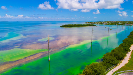 Fototapeta na wymiar Colorful water, Atlantic Ocean and Gulf of Mexico, Florida Keys, USA. 