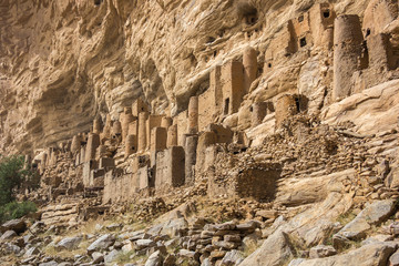 The Bandiagara site is an outstanding landscape of cliffs and sandy plateaux with some beautiful Dogon architecture 