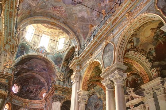dans les rues et les &eacute;glises de G&ecirc;nes en Italie