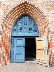 Eingangsportal der St.-Petri-Kirche