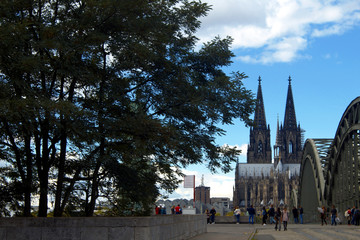 Blick von der Hohenzollernbrücke auf den Kölner Dom