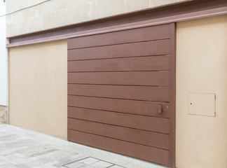 Großes Garagentor zum schieben