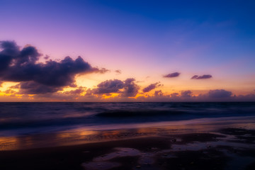 Fototapeta na wymiar Sunrise sky on the beach.